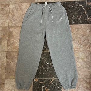 ALO yoga gray grey jogger pants sweatpants bottoms large L silver logo trousers